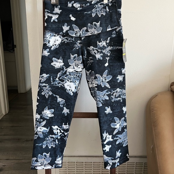 Old Navy Active Go Dry 3/4 length athletic leggings - Picture 1 of 7